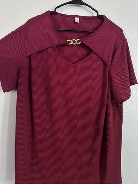 Women’s Ribbed Cutout Top with Chain Detail - Wine